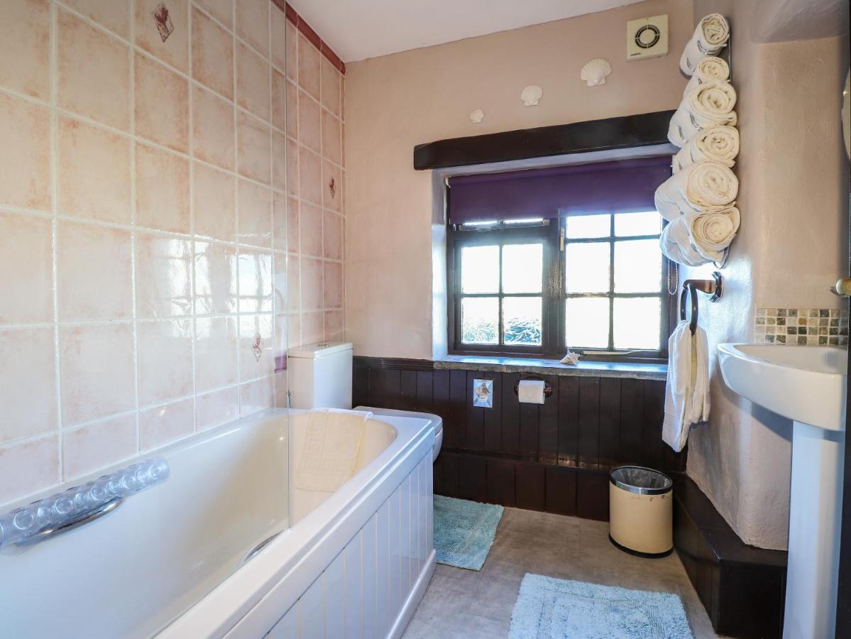 Villa Y Stabl à Fishguard Extérieur photo